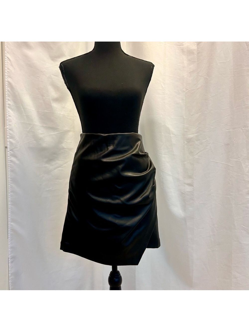 Dynamite Calvin Black Faux Leather ruched mini Skirt Sz M NWT - Picture 3 of 11